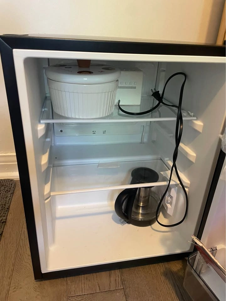 Vissani mini fridge new - photo 2
