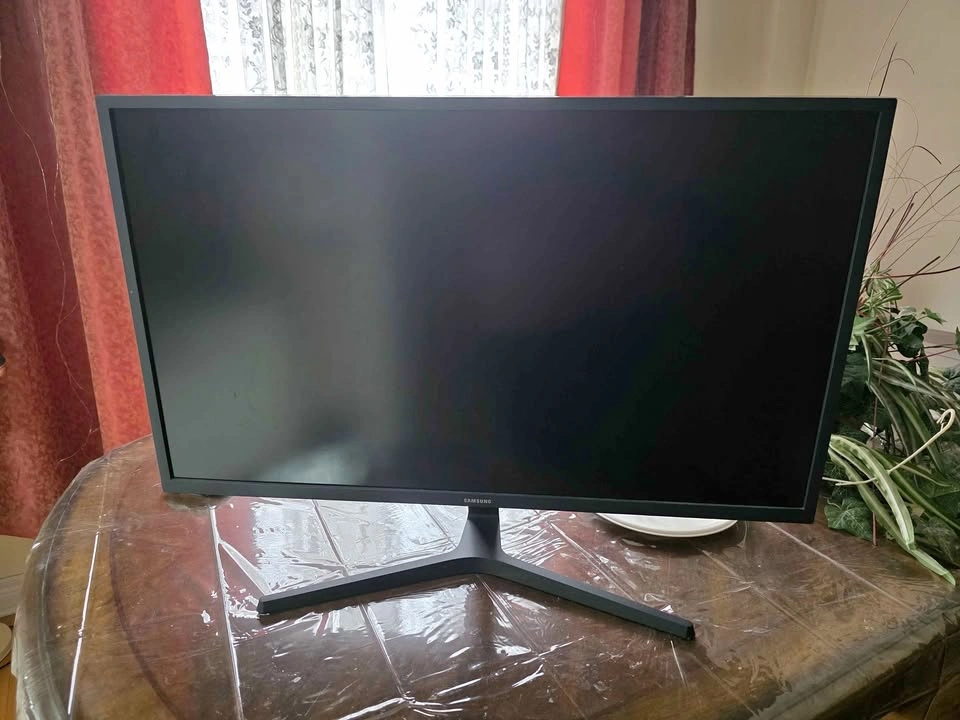 Samsung 32" 4K UHD Monitor