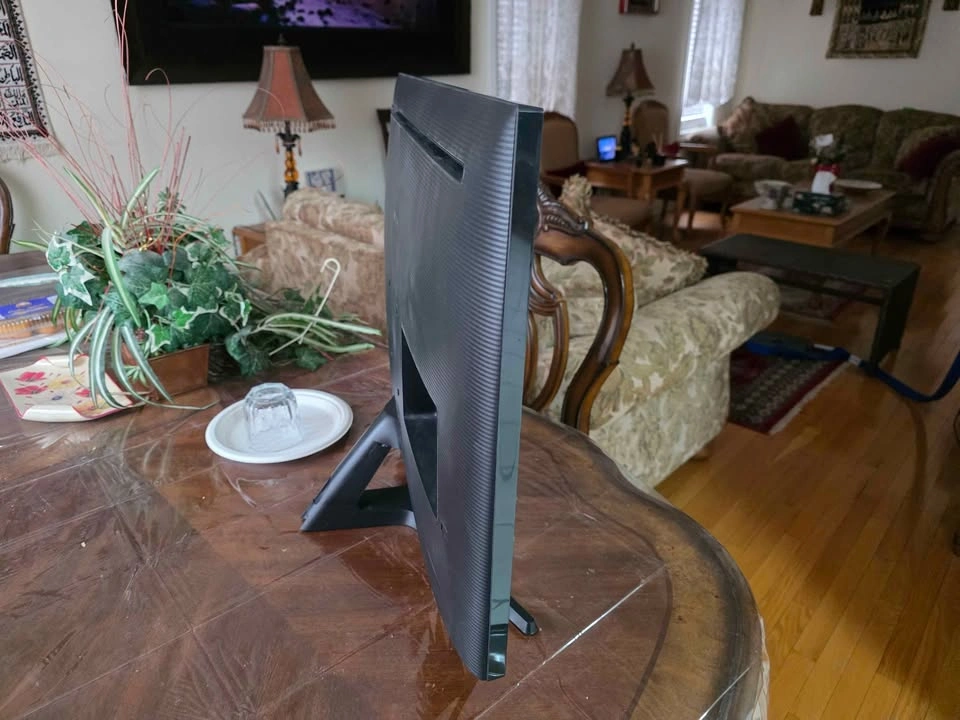 Samsung 32" 4K UHD Monitor - photo 2