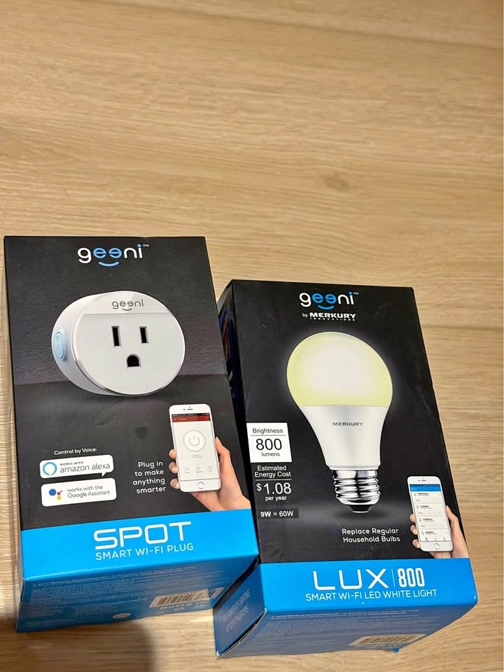 Bundle of LED, Smart & Specialty Light Bulbs + Smart Plug (New)