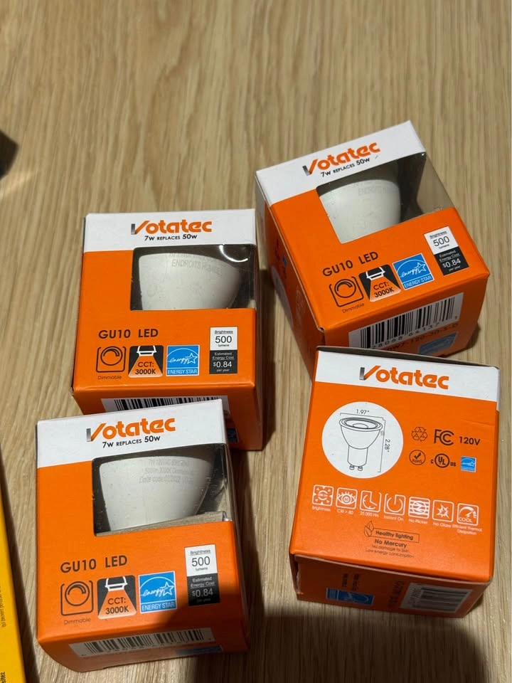 Bundle of LED, Smart & Specialty Light Bulbs + Smart Plug (New) - photo 2