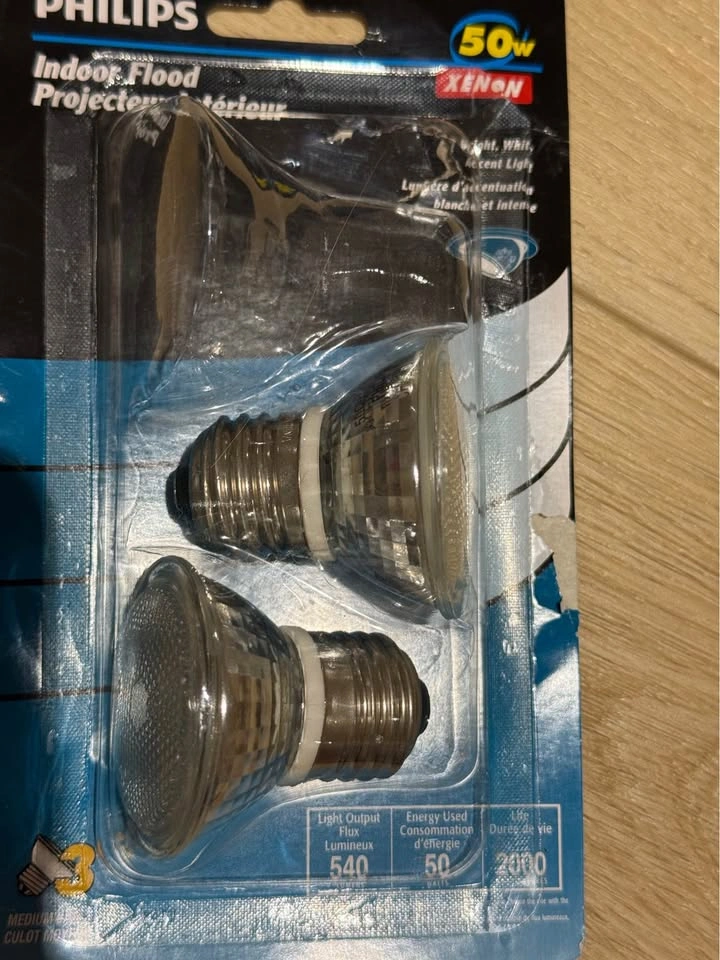 Bundle of LED, Smart & Specialty Light Bulbs + Smart Plug (New) - photo 4