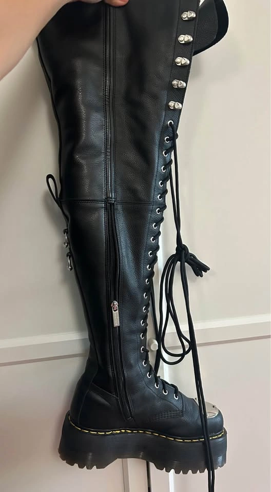 Dr. Martens Size 8 boots 28i XTRM MAX Virginia leather - photo 2