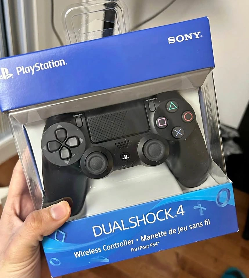 PlayStation 4 1TB for Sale + 1 controller