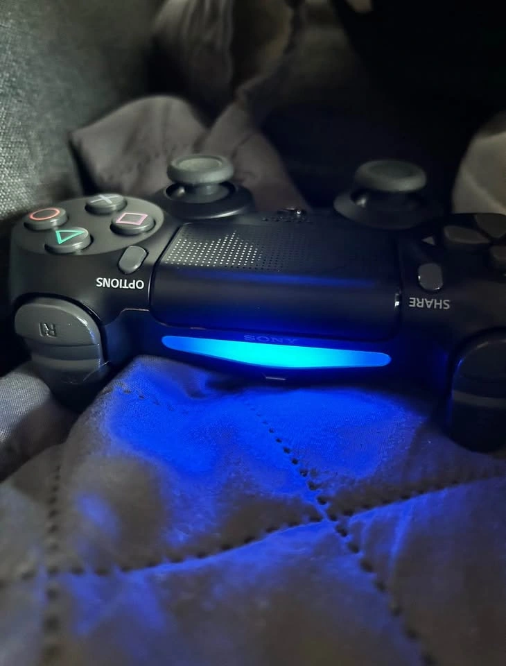 PlayStation 4 1TB for Sale + 1 controller - photo 4