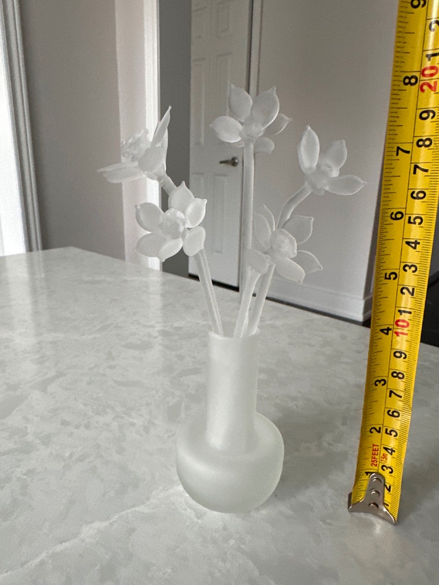 Vintage frosted glass vase with flowers - photo 5