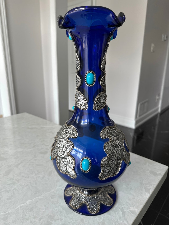 Vintage 14.5 inches tall cobalt blue glass vase - photo 2