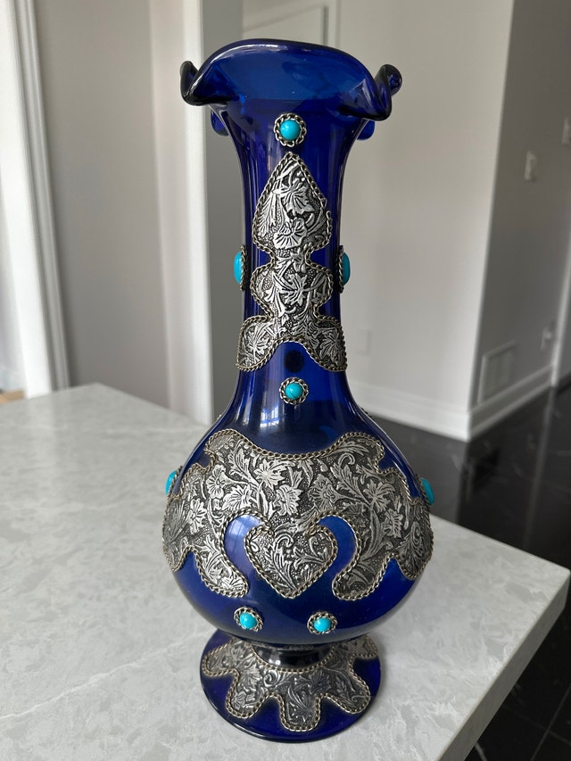 Vintage 14.5 inches tall cobalt blue glass vase - photo 3
