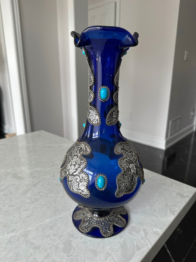 Vintage 14.5 inches tall cobalt blue glass vase - photo 4