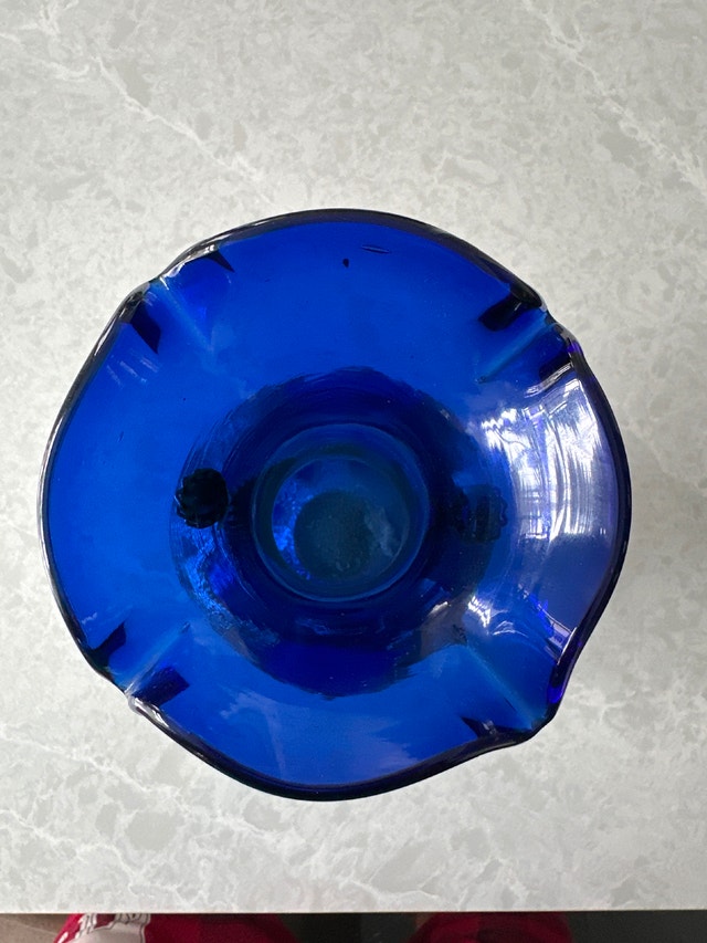 Vintage 14.5 inches tall cobalt blue glass vase - photo 5