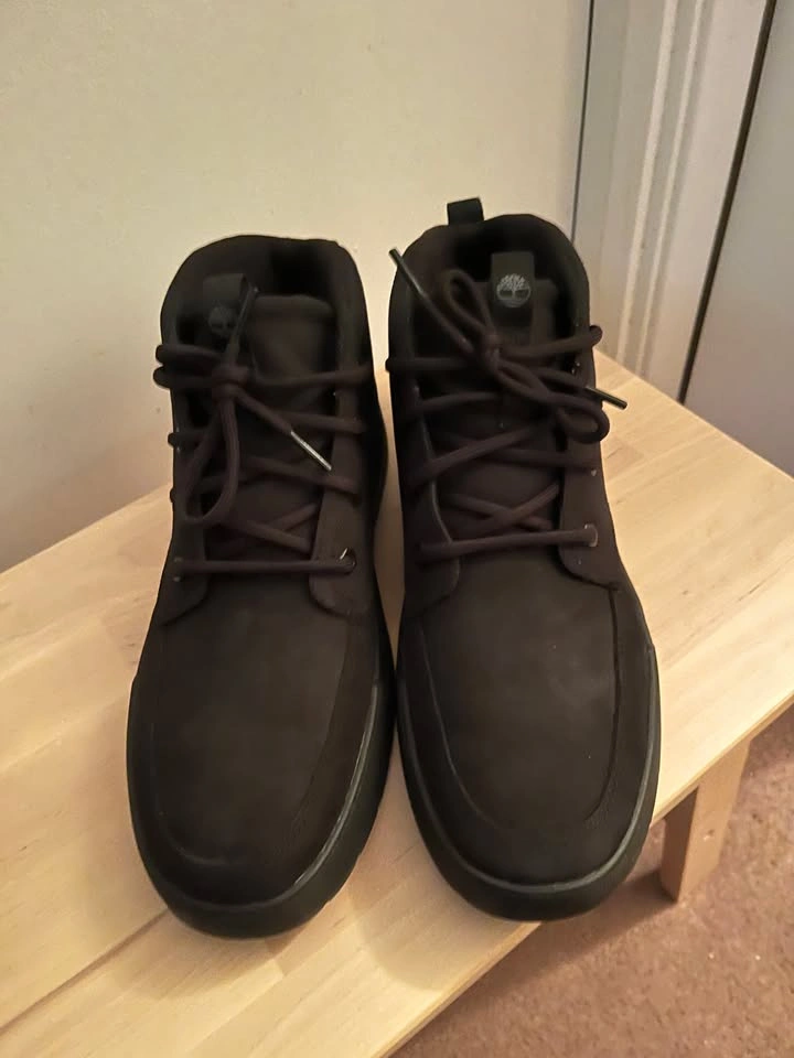 Timberland Shoes for Sale (US 9 & US 8.5) - Excellent Condition - photo 4