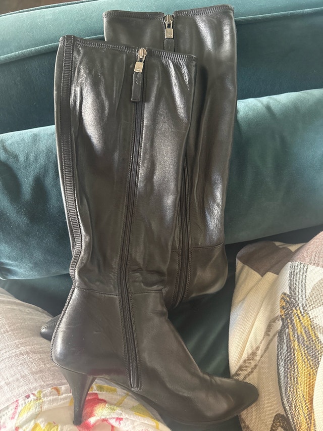 Prada Boots size 7 - photo 3