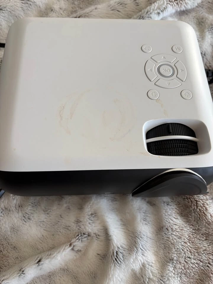 Home theatre projector - photo 4