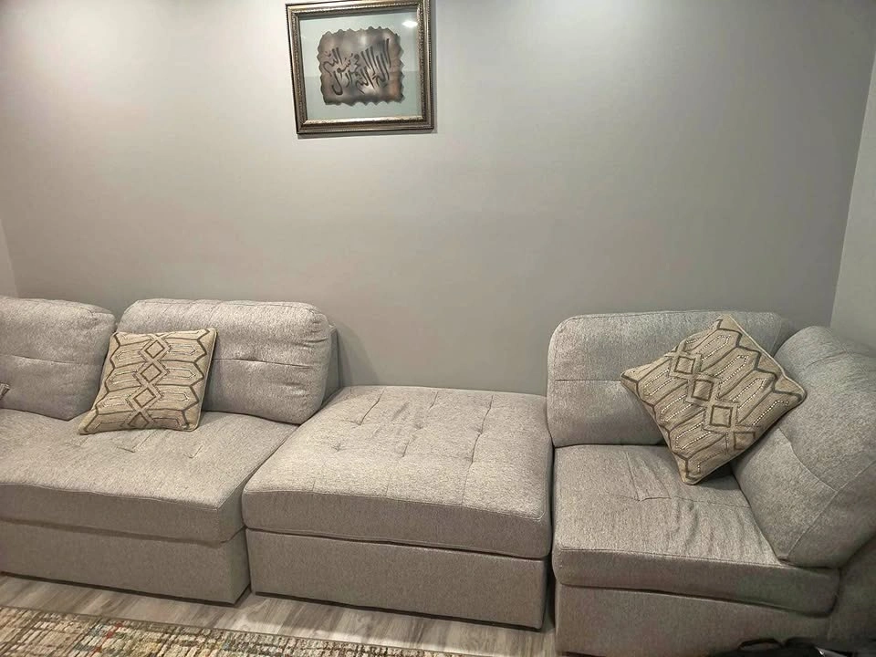Modern Grey Sectional Sofa Set with Ottoman – Excellent Conditio