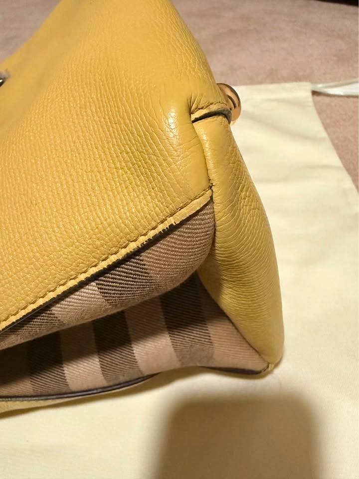 Authentic Burberry Banner Tote Medium - photo 3