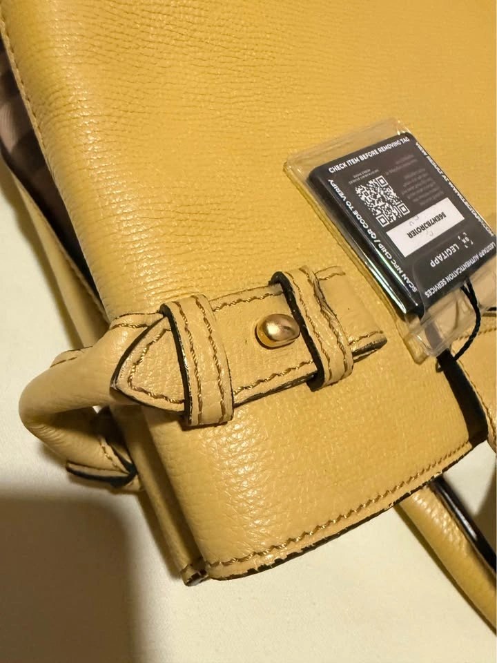Authentic Burberry Banner Tote Medium - photo 4
