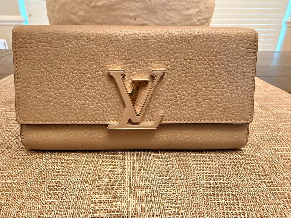 Authentic Louis Vuitton Capucines Wallet