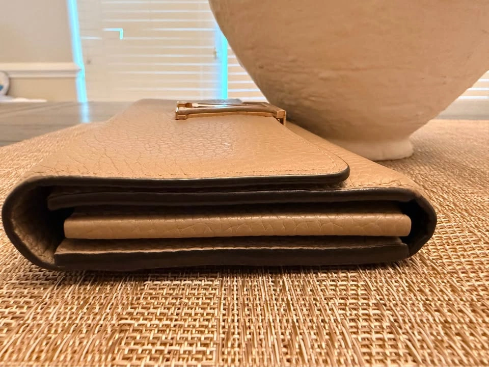 Authentic Louis Vuitton Capucines Wallet - photo 2