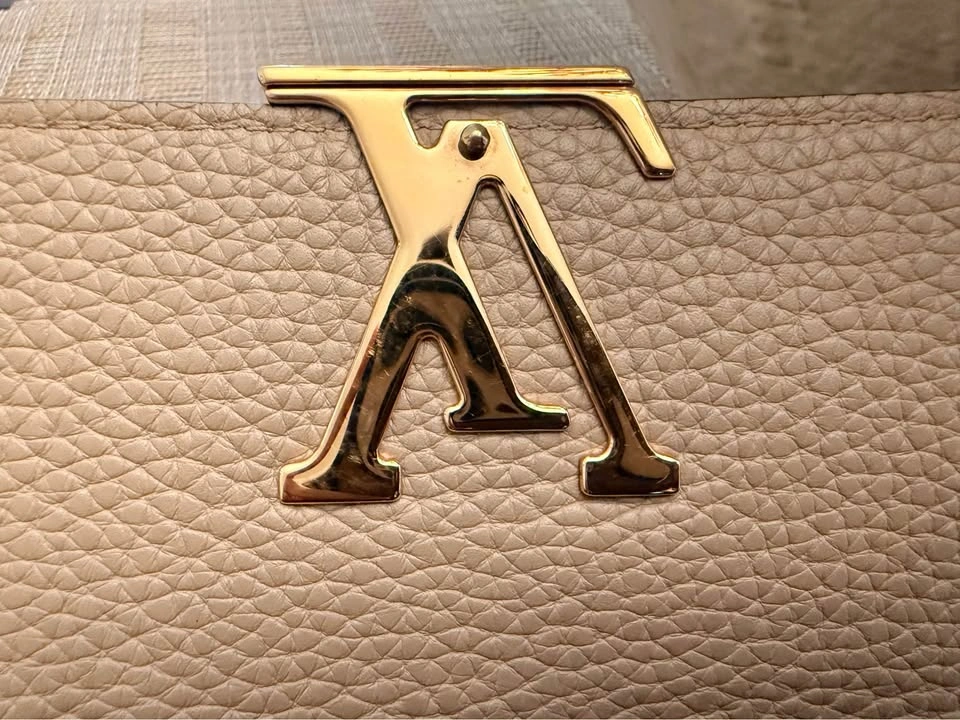 Authentic Louis Vuitton Capucines Wallet - photo 4