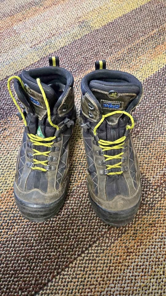Work boots, composite toe