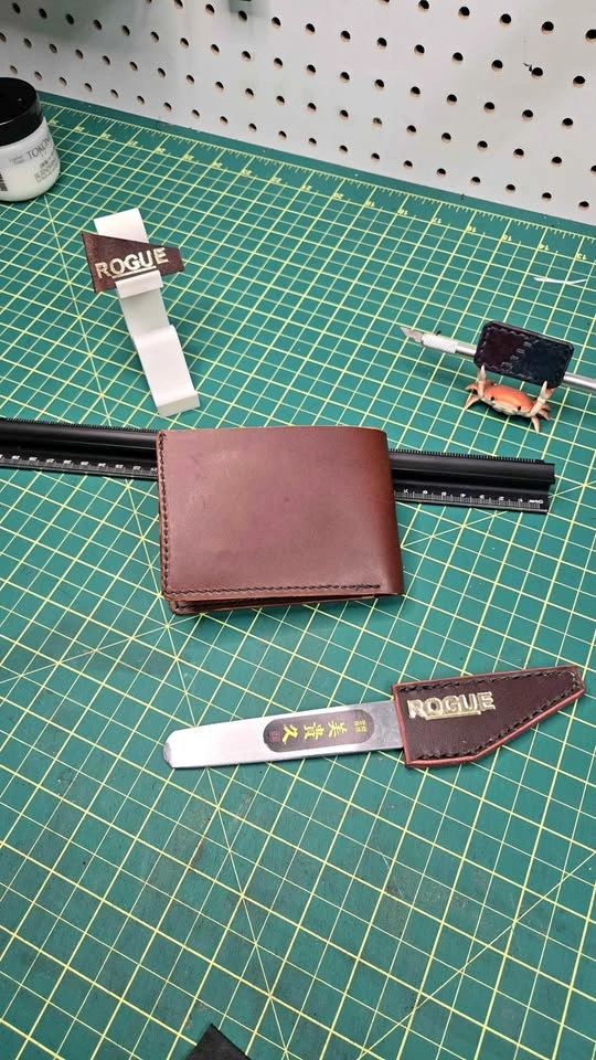 Handmade Classic Leather bifold wallet (mahogany)