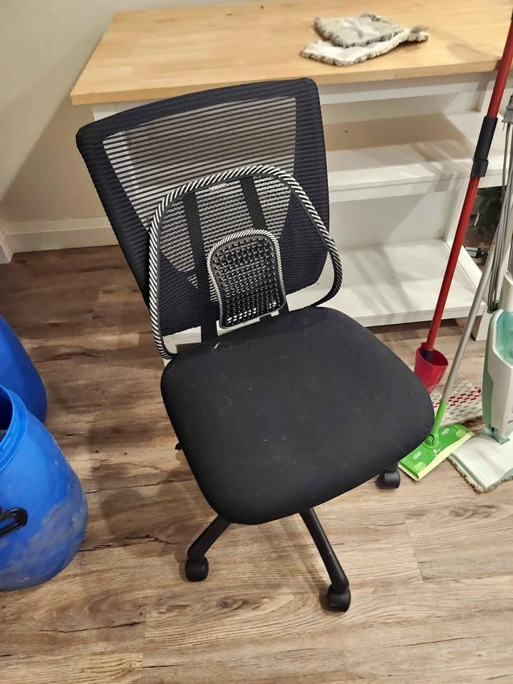 Black office chair