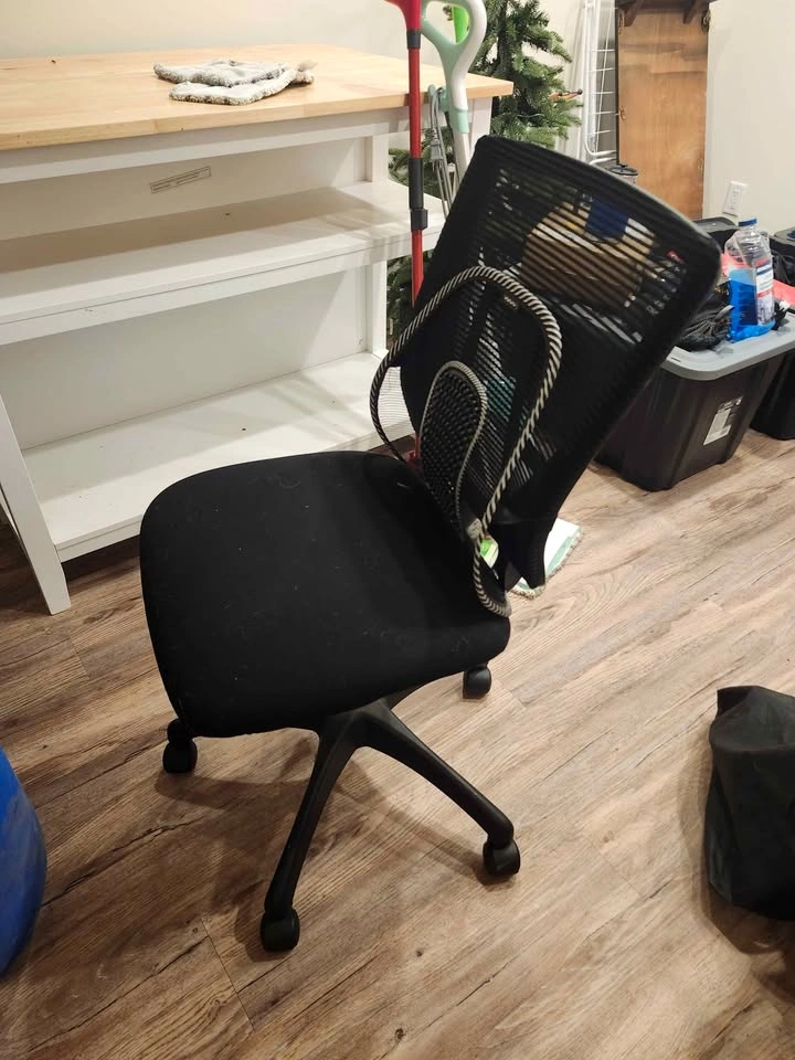 Black office chair - photo 2