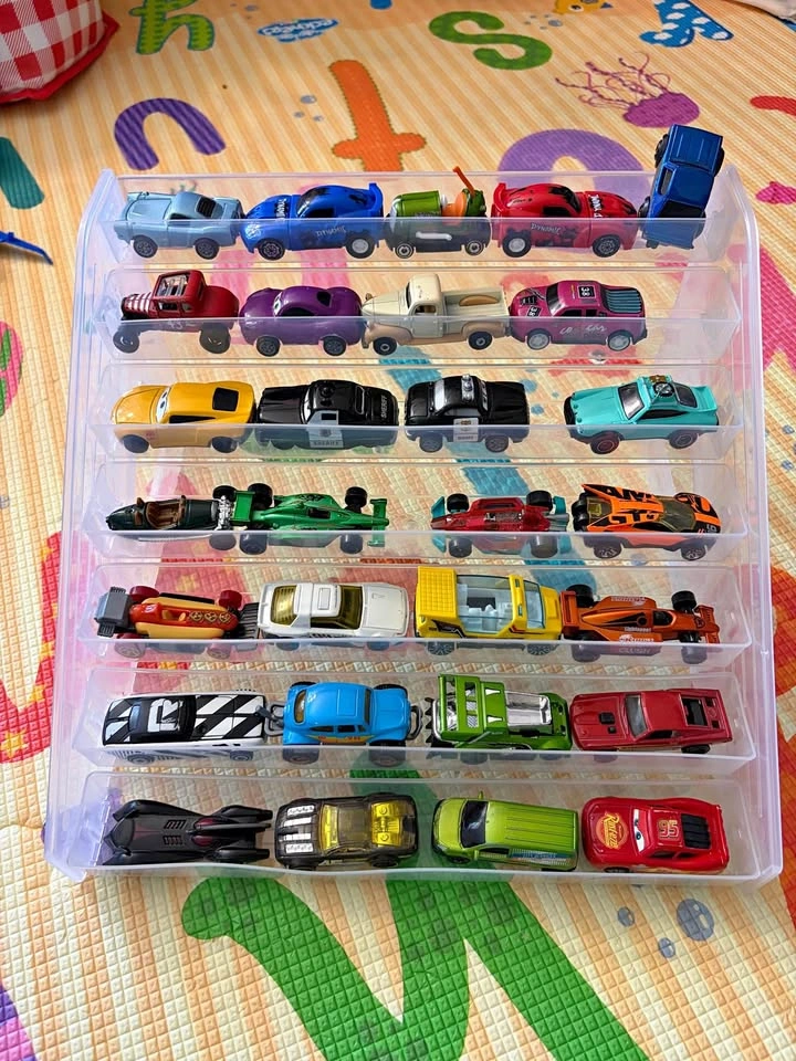 Clear Plastic Tiered Display Stand