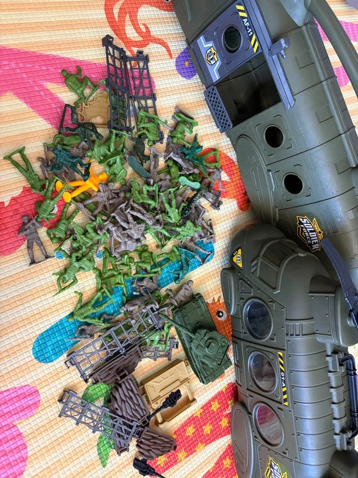 Soldier Force Military Toy Set with Helicopters and Action Figur - photo 2