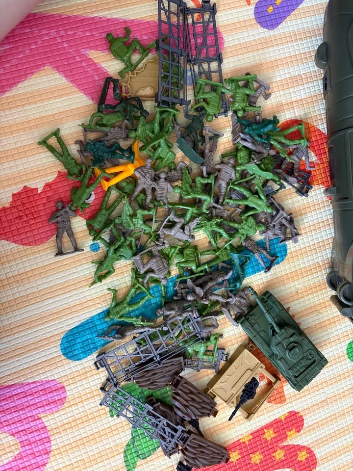 Soldier Force Military Toy Set with Helicopters and Action Figur - photo 3