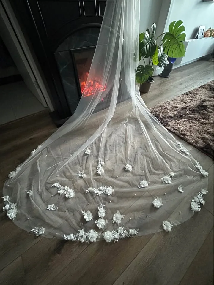 Soft White Cathedral “night garden” Veil image indicator(2)