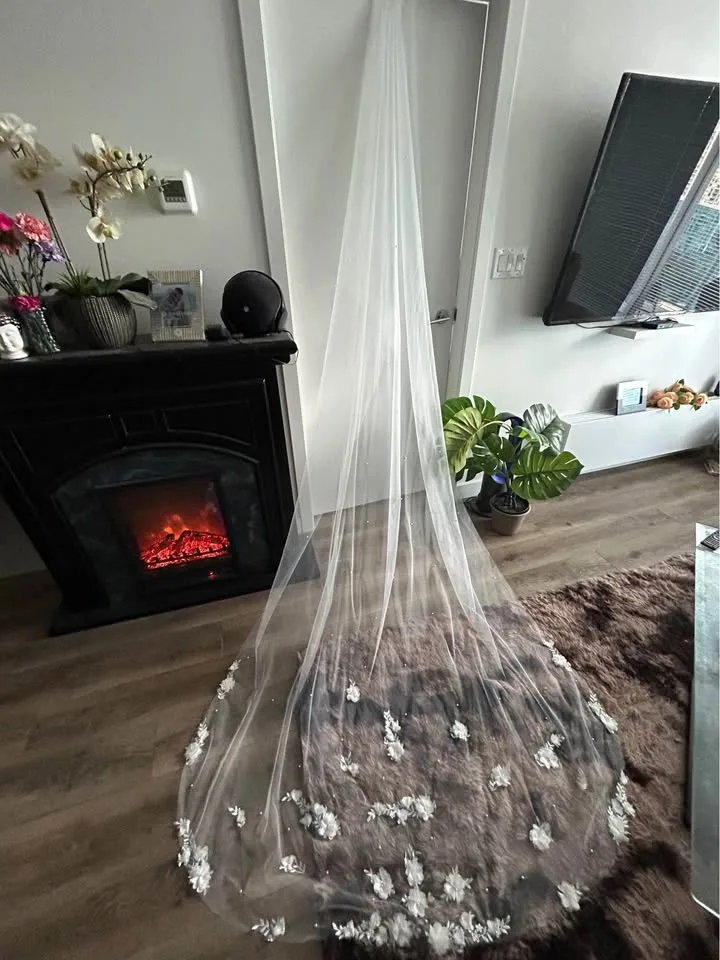 Soft White Cathedral “night garden” Veil image indicator(4)