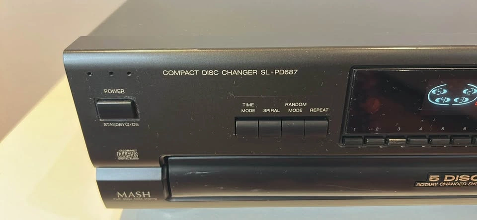 Technics MASH 5 Disc Compact Disc Changer SL-PD687 - photo 2