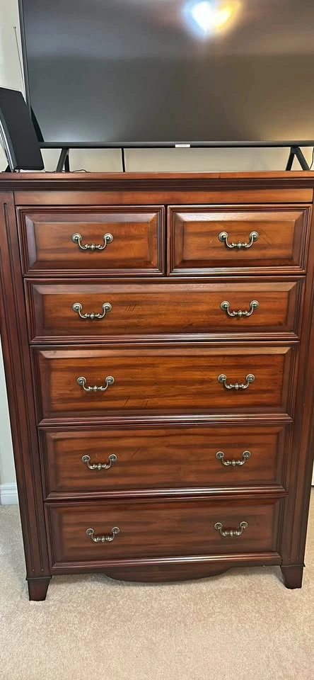 Solid Wood Dresser - 6 Drawers