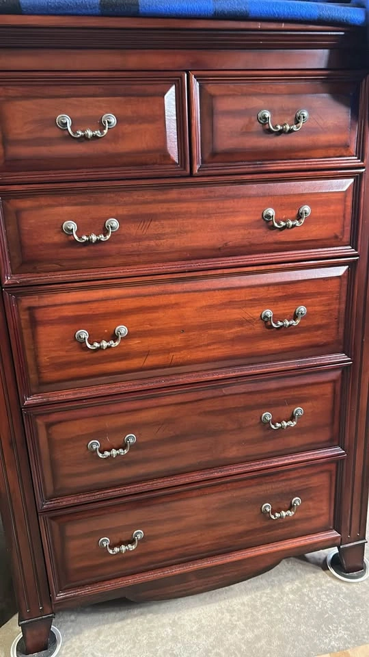 Solid Wood Dresser - 6 Drawers - photo 2