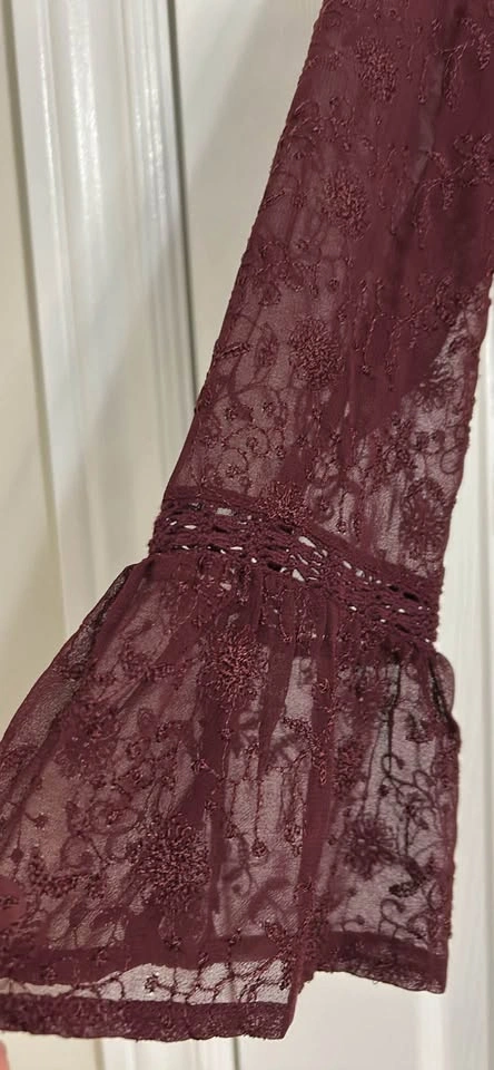 willow & clay Burgundy Embroidered Lace Bell Sleeve Blouse M - photo 3