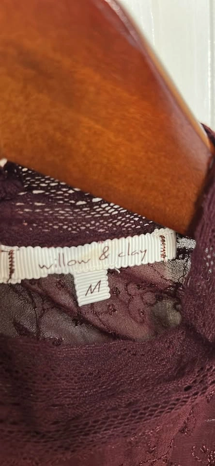 willow & clay Burgundy Embroidered Lace Bell Sleeve Blouse M - photo 4