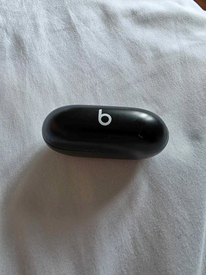 FREE - Beats Charging Case (Case Only - No Earbuds)