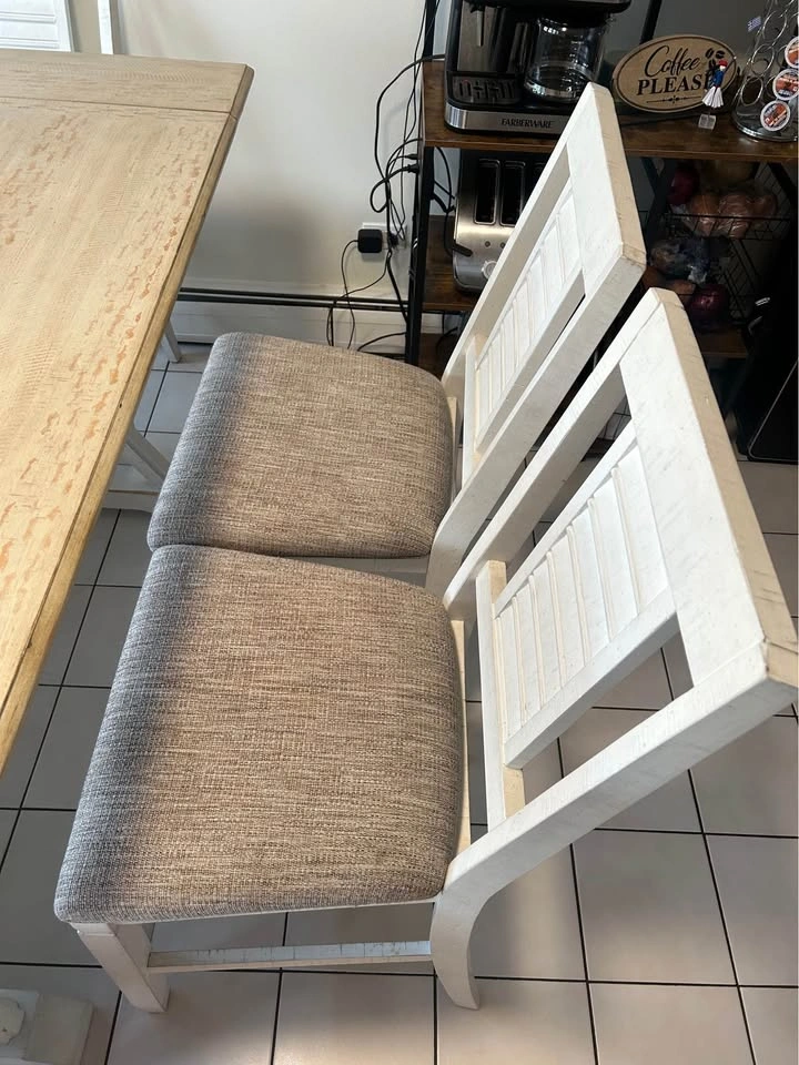 Table and chairs - photo 2