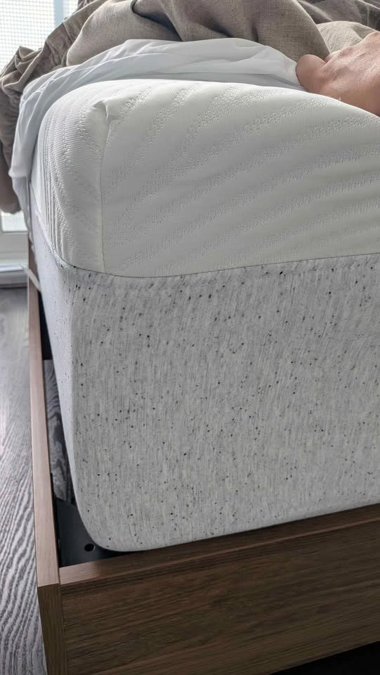 Casper Queen Size Mattress - with mattress cover - photo 2