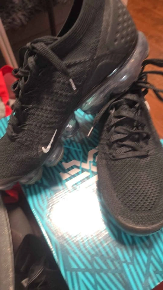 Nike Air VaporMax Flyknit 2 in size 9.5 - photo 2