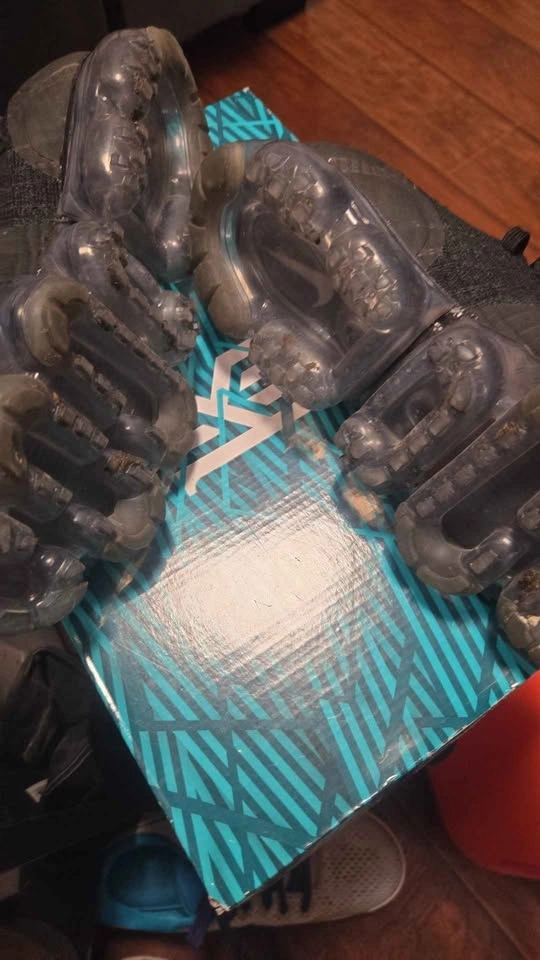 Nike Air VaporMax Flyknit 2 in size 9.5 - photo 3
