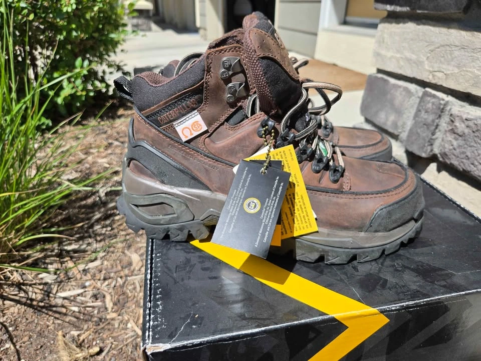 Size 9 CAT steel toe work boots - photo 2
