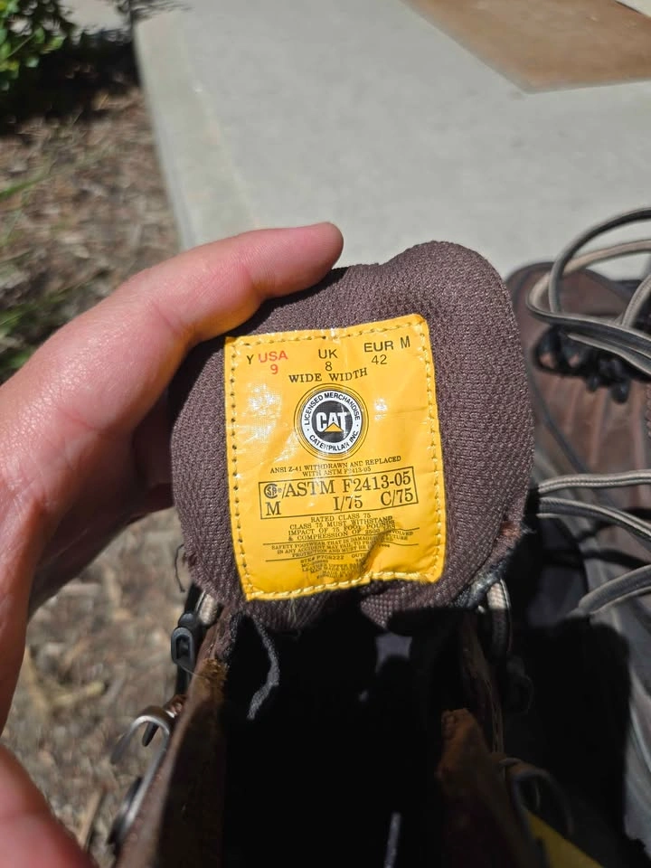 Size 9 CAT steel toe work boots - photo 4