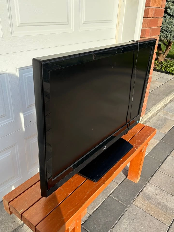 LCD - TV - photo 2
