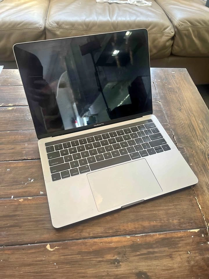 MacBook Pro 13" i7 • 16GB RAM • 1TB SSD • Excellent Battery