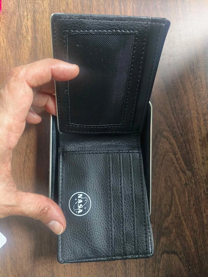 NASA Bifold men's Wallet with Collector's Tin - photo 3