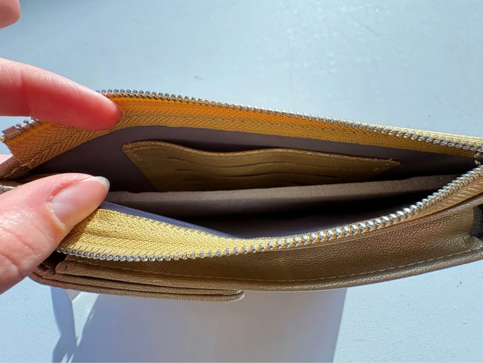 Gold Wallet/Clutch - Brand New - photo 2