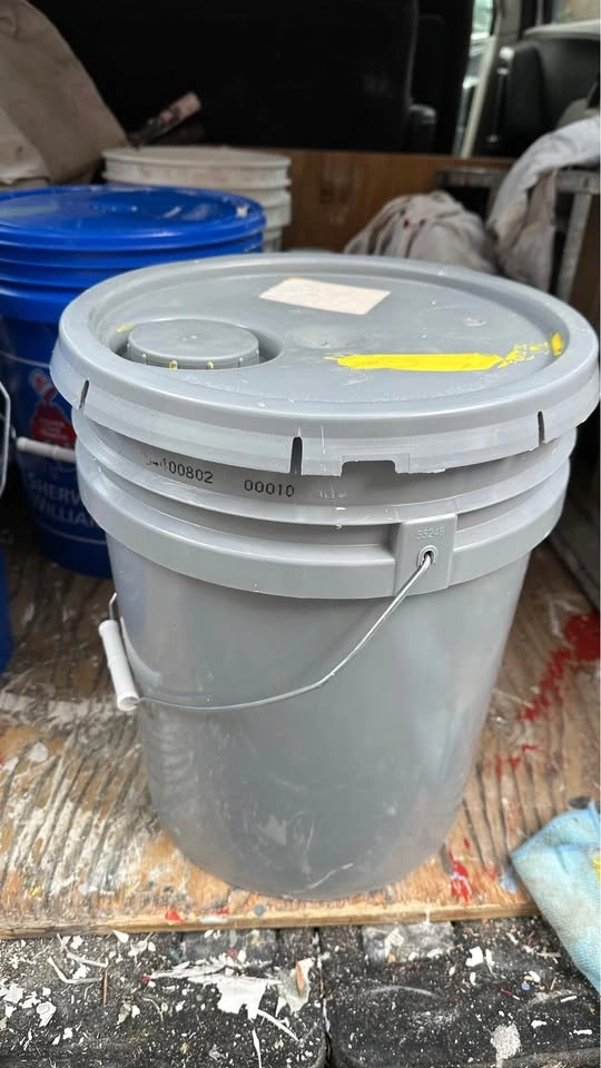 Paint Full Pails Assorted Colors Sherwin Williams and Dulux - photo 2