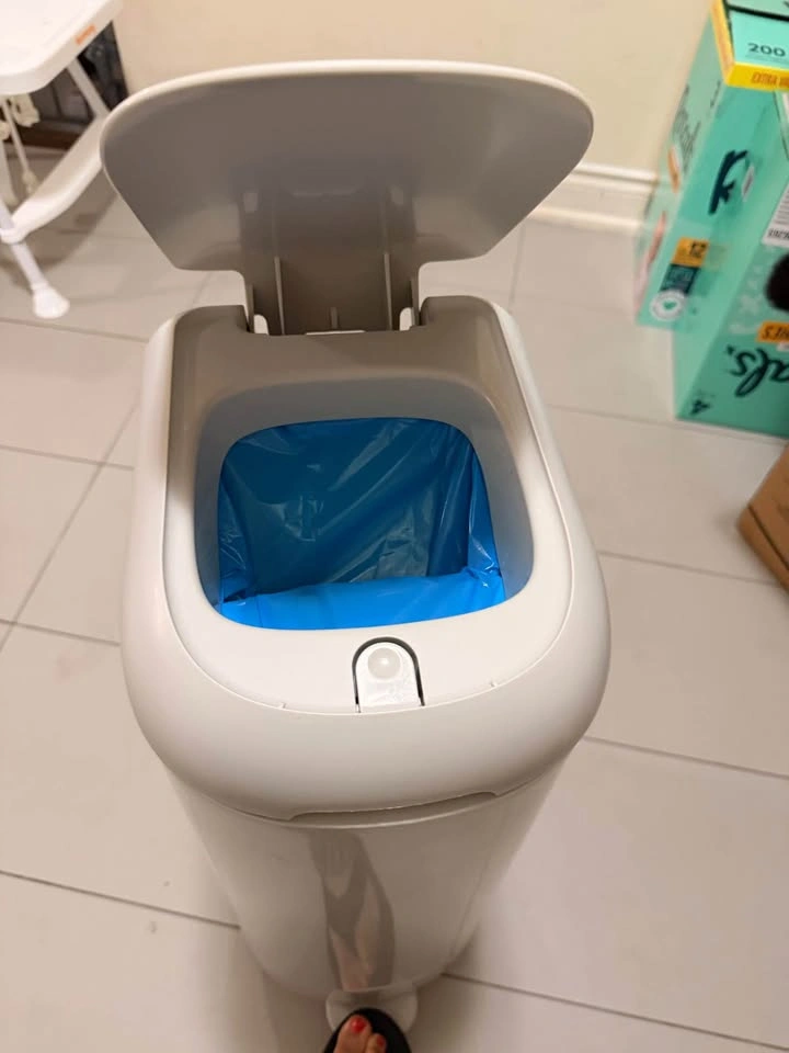 Diaper Genie bin - photo 3